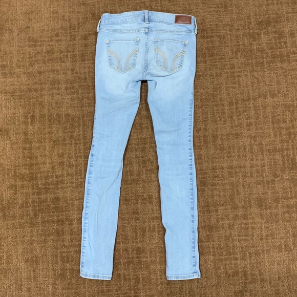 Hollister light washed, lightly ripped jeans - Picture 4 of 4